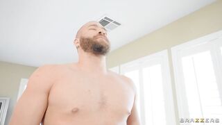 2022-02-02-4616761-hot-wives-handyman_720