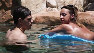 2014-08-31-23472-poolside-pounding-s12e9_960