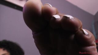 2022-05-18-olivia-jay-in-your-face_1080