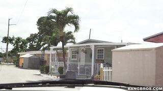 2015-04-28-8990101-trailer-park-edition_720