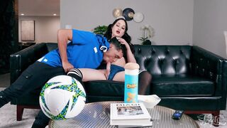 2025-04-11-10802411-sucker-for-soccer_720