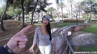 2014-12-16-8998991-she-takes-a-dick-up-her-ass-in-public_720