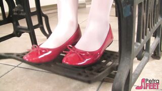 2020-04-22-leggy-petra-pumping-a-vintage-sewing-machine-pedal-with-her-pantyhosed-feet