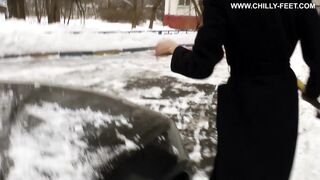 2018-12-09-207-barefoot-by-car-part-1