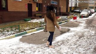2017-01-21-186-cheerful-barefoot-girl-part-1