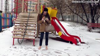 2017-01-21-186-cheerful-barefoot-girl-part-1