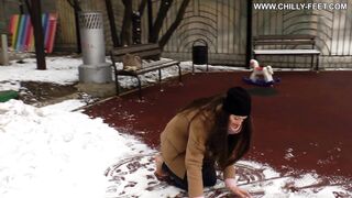 2017-01-21-186-cheerful-barefoot-girl-part-1