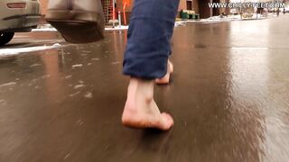 2017-01-21-186-cheerful-barefoot-girl-part-1