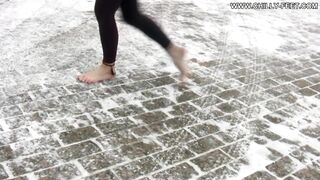 2011-06-02-33-barefoot-redhead-part-2