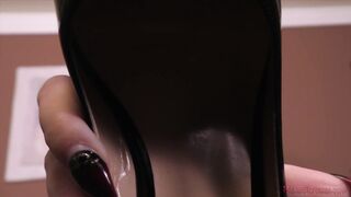 2021-12-03-lauren-phillips-slave-orders-2_1080