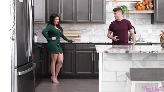 2025-11-12-234974-i-creamed-stepmoms-pie-on-thanksgiving-s8e1_1280