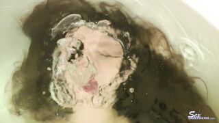 2022-01-05-melanie-hicks-underwater-bathtub-girls_1080p