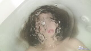 2020-08-21-kandi-love-underwater-bathtub-girls_1080p