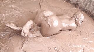 2025-06-29-1326-penelope-is-orgasmic-in-mud