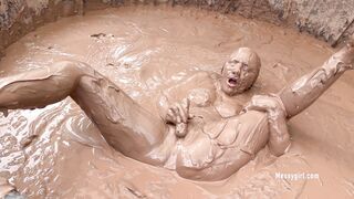 2025-06-29-1326-penelope-is-orgasmic-in-mud