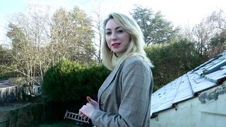 2022-01-27-elisa-26-years-old-real-estate-agent-an-incredible-anatomical-bomb_720