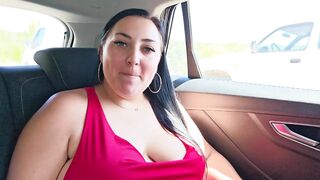 2026-06-24-julia-31-is-the-center-of-attention-for-two-guys_720