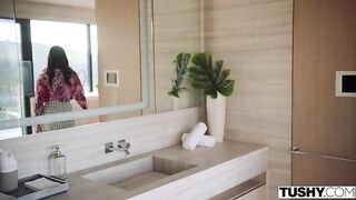 2024-01-28-sexy-real-estate-pro-katrina-gives-client-anal-bonus_480P