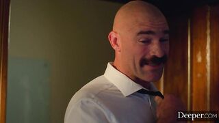 2022-12-22-the-coat-room_480P