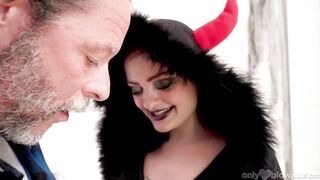 2024-10-31-253188-spooky-sexy_720p