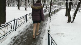 2012-06-21-88-heerful-barefoot-girl-part-1