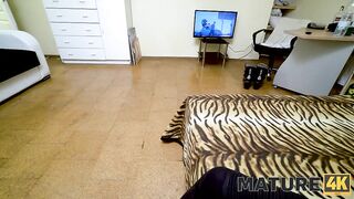 2021-02-01-551-mature-insurance-agent-couldnt-say-no-to-a-young-guy-sd