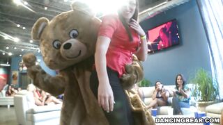 2012-11-07-9063761-cum-shots-in-the-club_480