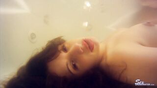 2019-02-20-ashlynn-taylor-underwater-bathtub-girls_720