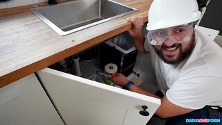 2026-07-21-11507683-happy-middle-aged-dad-fucks-pornstar-plumber_480