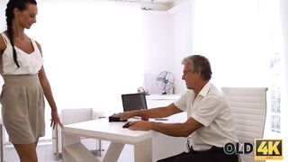 2018-01-12-19-finally-shes-got-her-boss-dick-sd