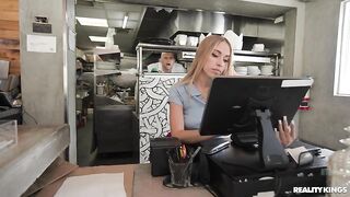 2023-09-03-9376321-hot-anal-served-in-the-kitchen_480