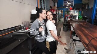 2024-05-06-10130711-karen-fucks-the-coffee-shop-girl_480