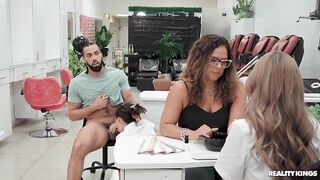 2023-11-04-9480251-sneaky-salon-dickdown_480