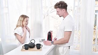 2026-05-23-alexa-flexy-treats-veronica-leal__sd