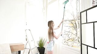 2025-04-03-tiffany-tatums-cleaning-goes-deep__sd