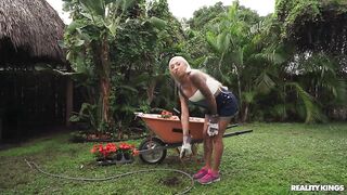 2024-01-06-9736111-hardcore-gardening_480