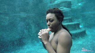 2016-11-11-simone-styles-dildo-play_720