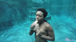 2016-11-11-simone-styles-dildo-play_720