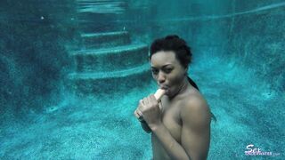 2016-11-11-simone-styles-dildo-play_720
