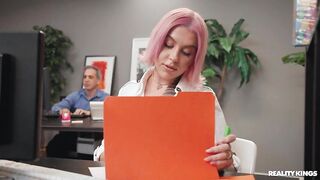 2023-06-01-8803111-office-intern-fucks-before-meeting_480