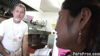 2009-10-12-lunchtime-teen-fucks-geezer_950