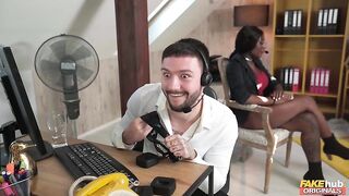 2024-05-04-10066361-call-center-chaos_480