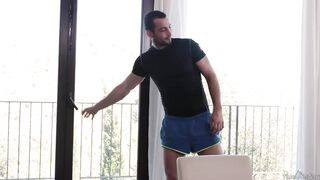 2017-12-21-anal-stretching_720