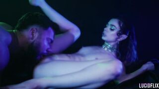 2024-04-25-luminati-molly-little-in-calypso_stream