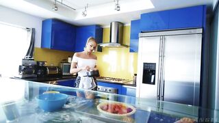 2021-03-16-183152-the-sweet-submissive_576