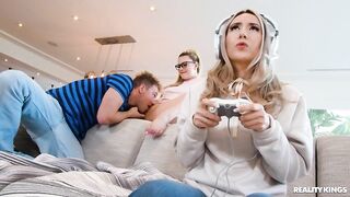 2023-02-04-8466731-hot-nerd-cucks-gamer-girlfriend_480