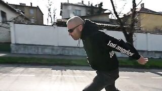 2025-01-29-two-cops-give-sladyen-skaya-a-facial__sd
