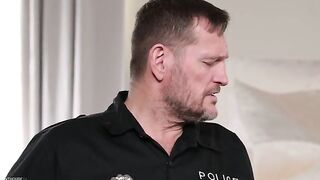 2025-01-29-two-cops-give-sladyen-skaya-a-facial__sd