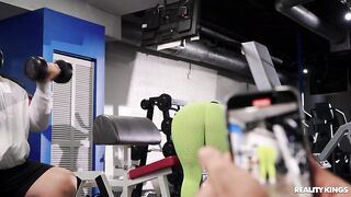 2023-04-16-8668781-gym-pervert-gets-lucky_480