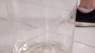 2016-09-04-44605-pee-baby-a-gyms-dressing-room-makes-her-pussy-wet_720
